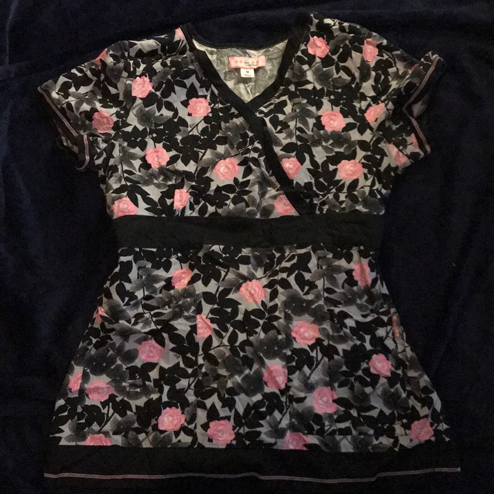 Scrub top